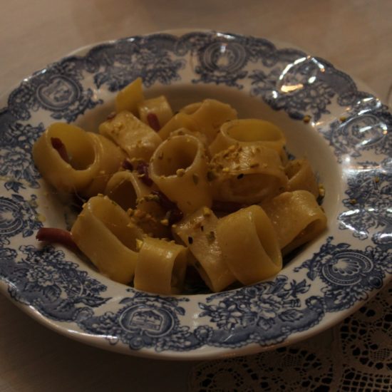 Paccheri speck, scamorza e pistacchi