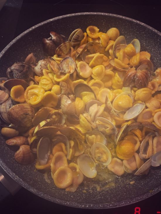 Orecchiette con le vongole allo zafferano